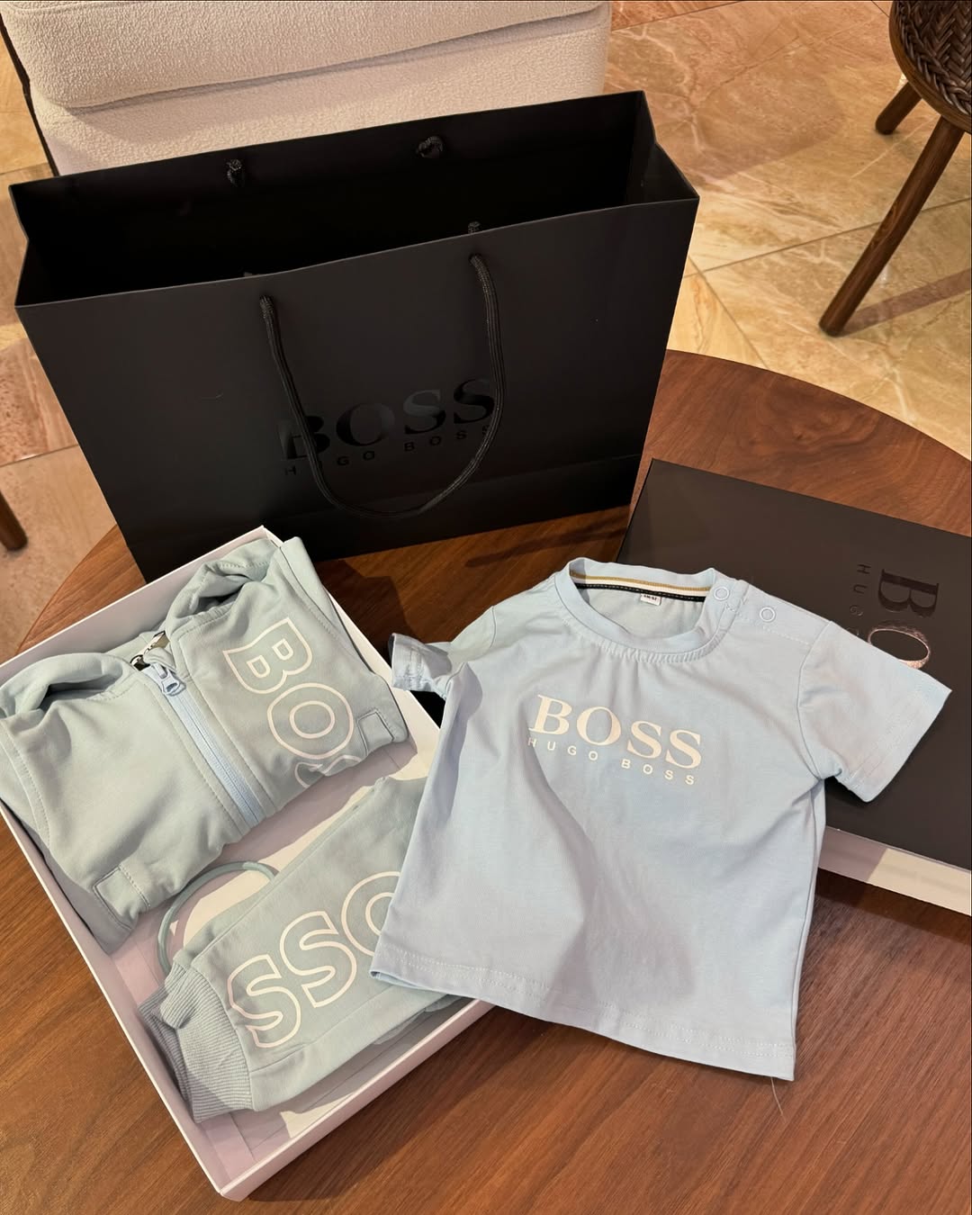 CONJUNTO INFANTIL - HUGO BOSS
