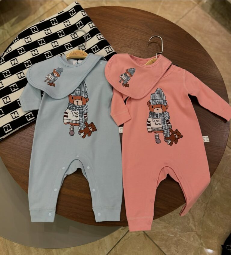 MACACÃO INFANTIL - FENDI