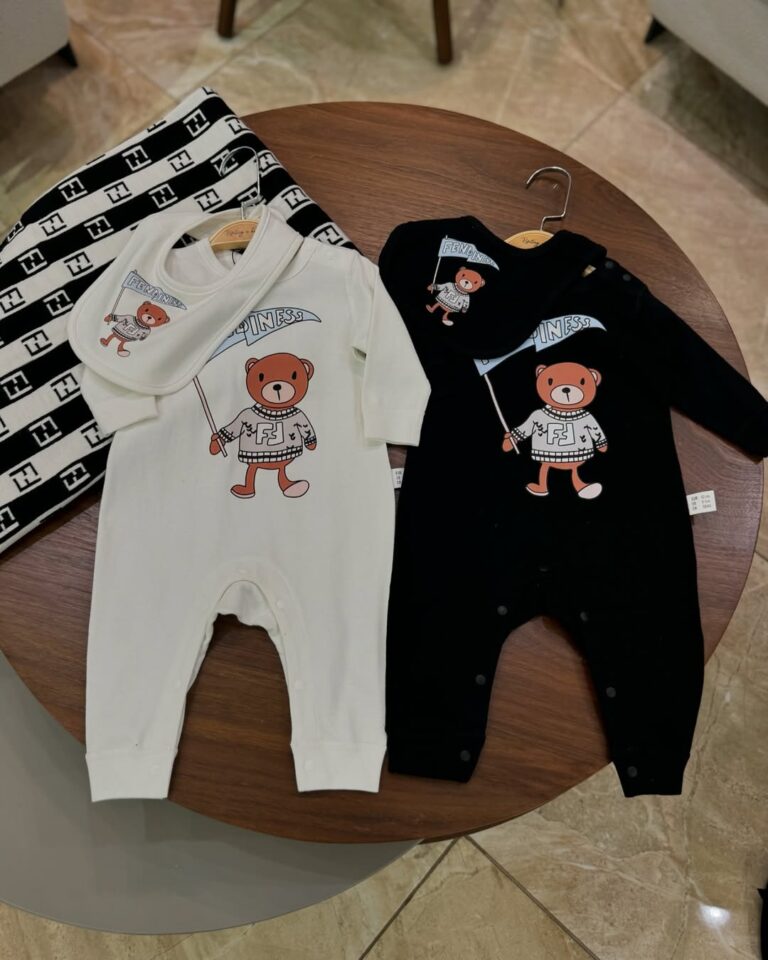 MACACÃO INFANTIL - FENDI