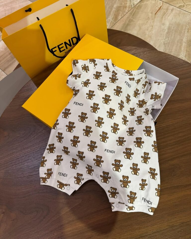 MACACÃO INFANTIL - FENDI